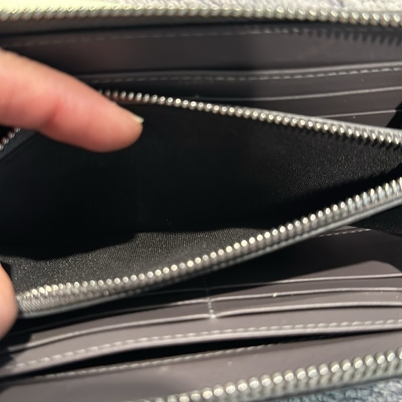 Burberry LG Zig Branded Wallet, w/5 pockets & 12 card slots - Picture 7 of 8